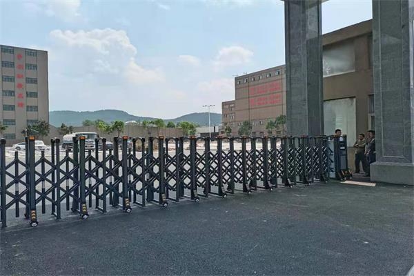 徐州博大軌道交通學校選擇徐州圣杰科技有限公司電動伸縮門產品