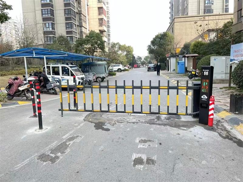 徐州綠地高鐵東城小區安快車牌識別系統