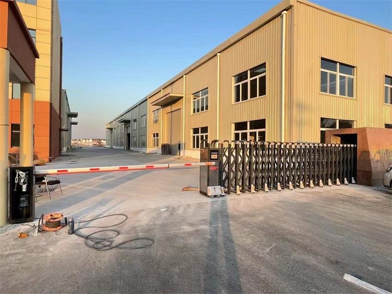 徐州榮盈工程機械有限公司電動門道閘